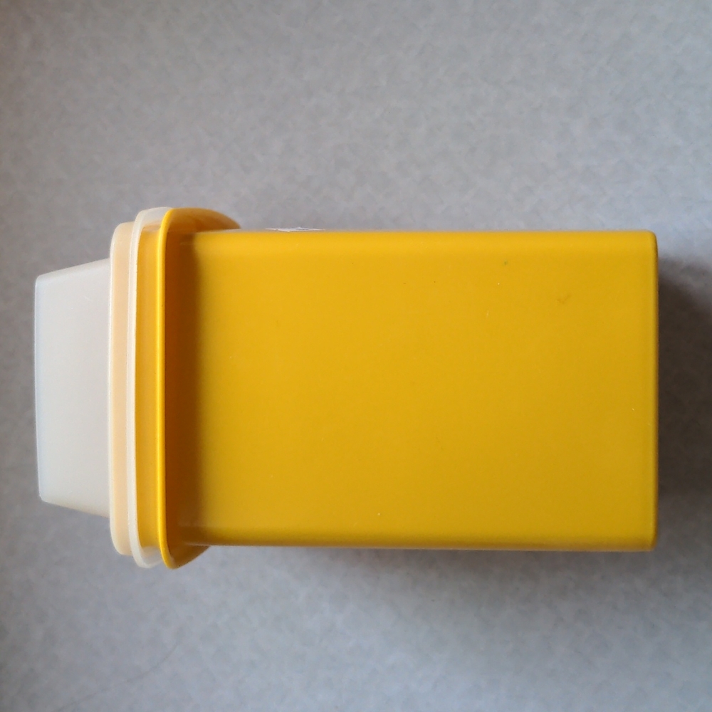 Tupperware vintage pickle keeper